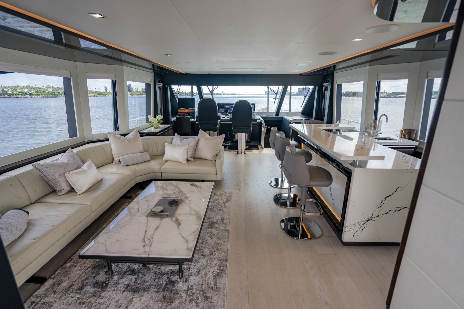 2023 Ocean Alexander 32 Explorer
