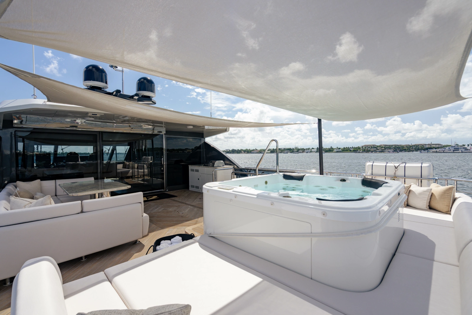 2023 Ocean Alexander 32 Explorer
