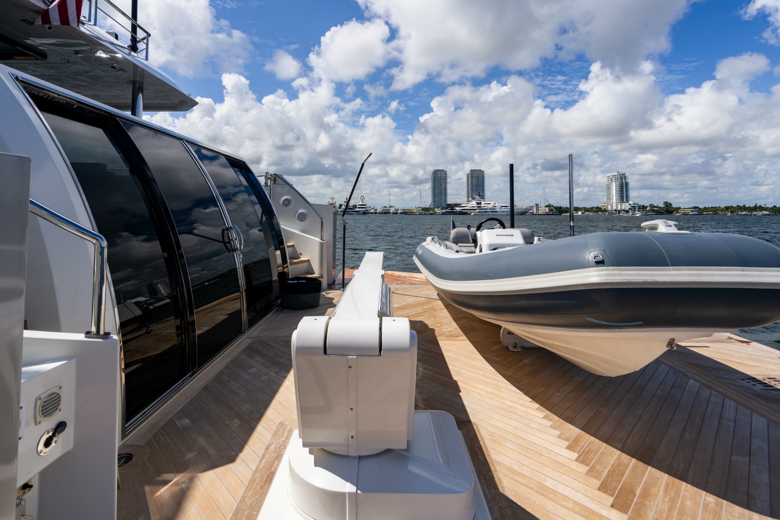 2023 Ocean Alexander 32 Explorer
