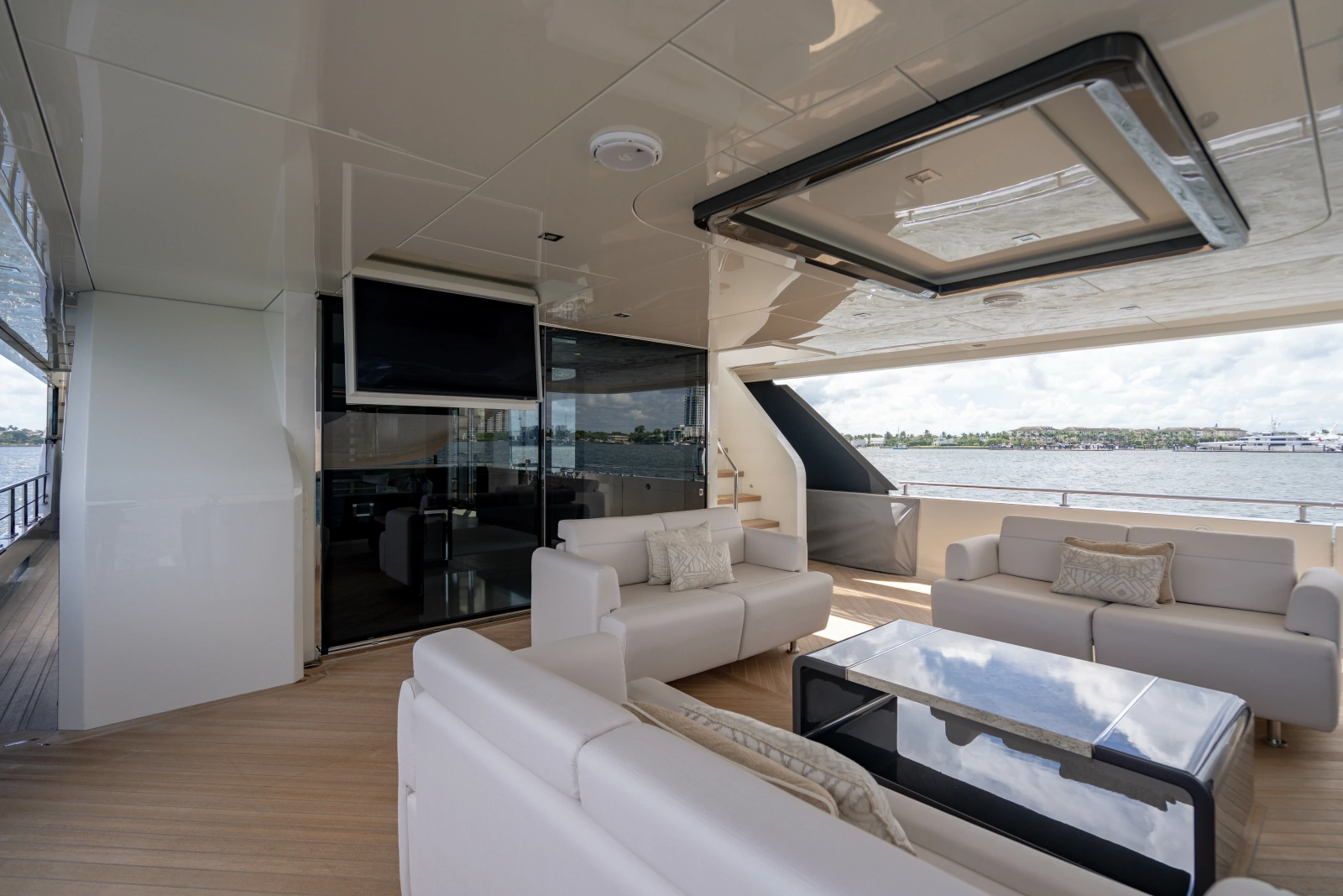 2023 Ocean Alexander 32 Explorer
