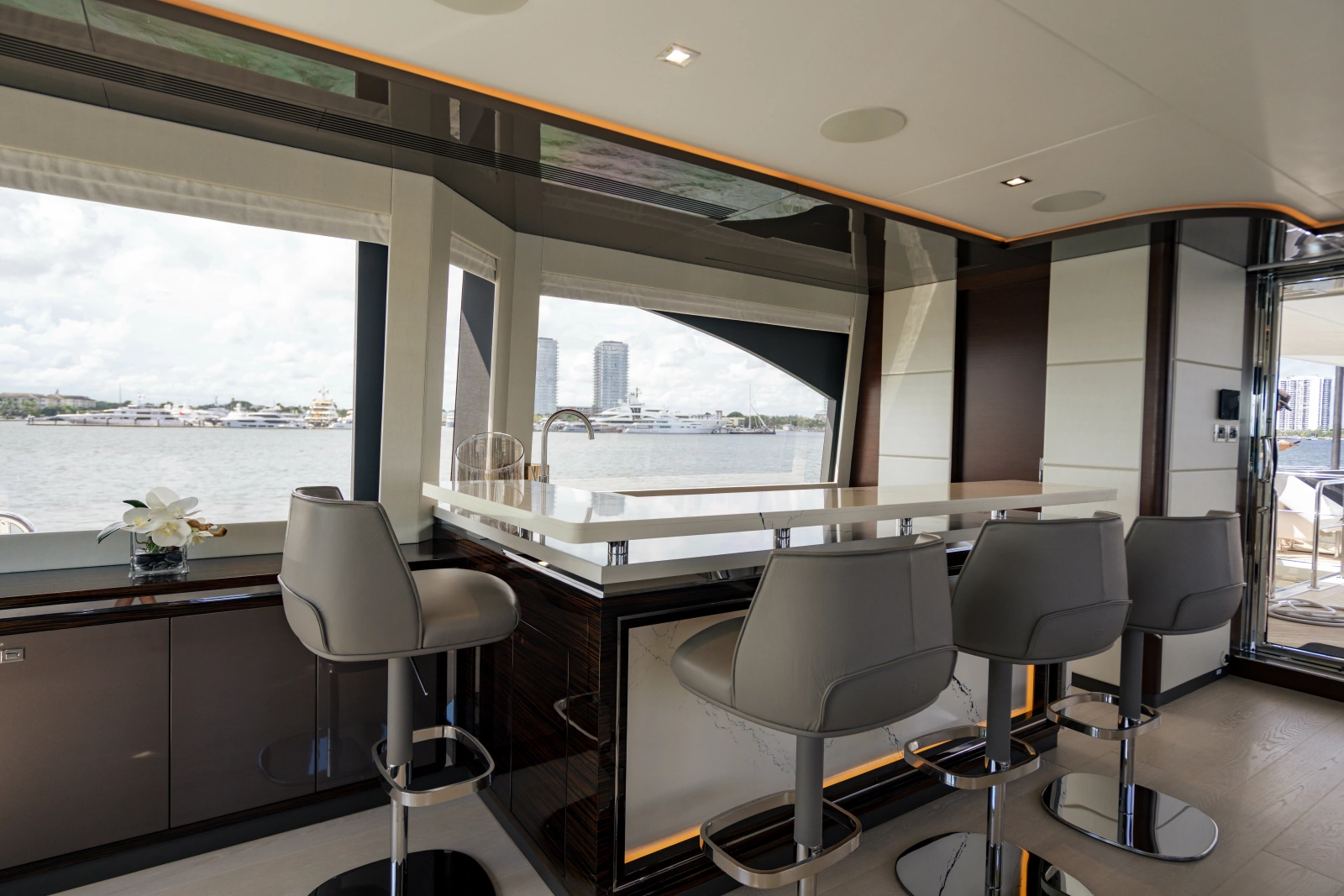 2023 Ocean Alexander 32 Explorer