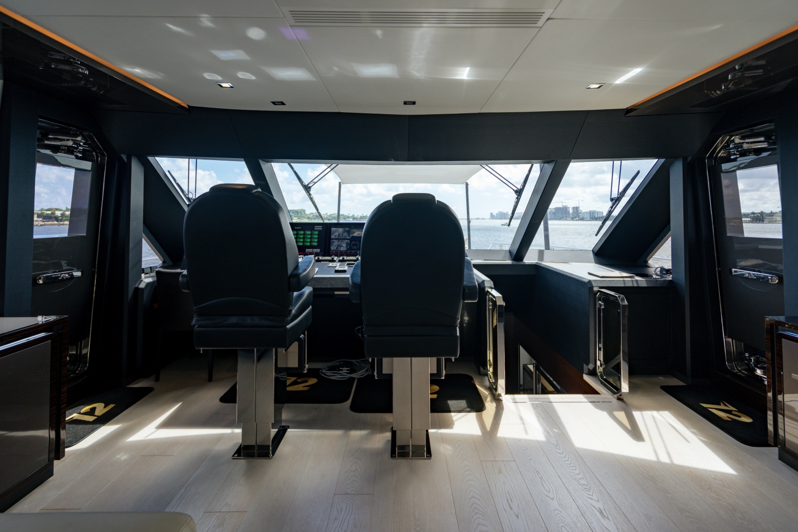 2023 Ocean Alexander 32 Explorer
