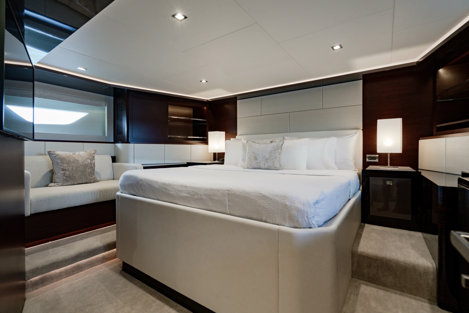 2023 Ocean Alexander 32 Explorer