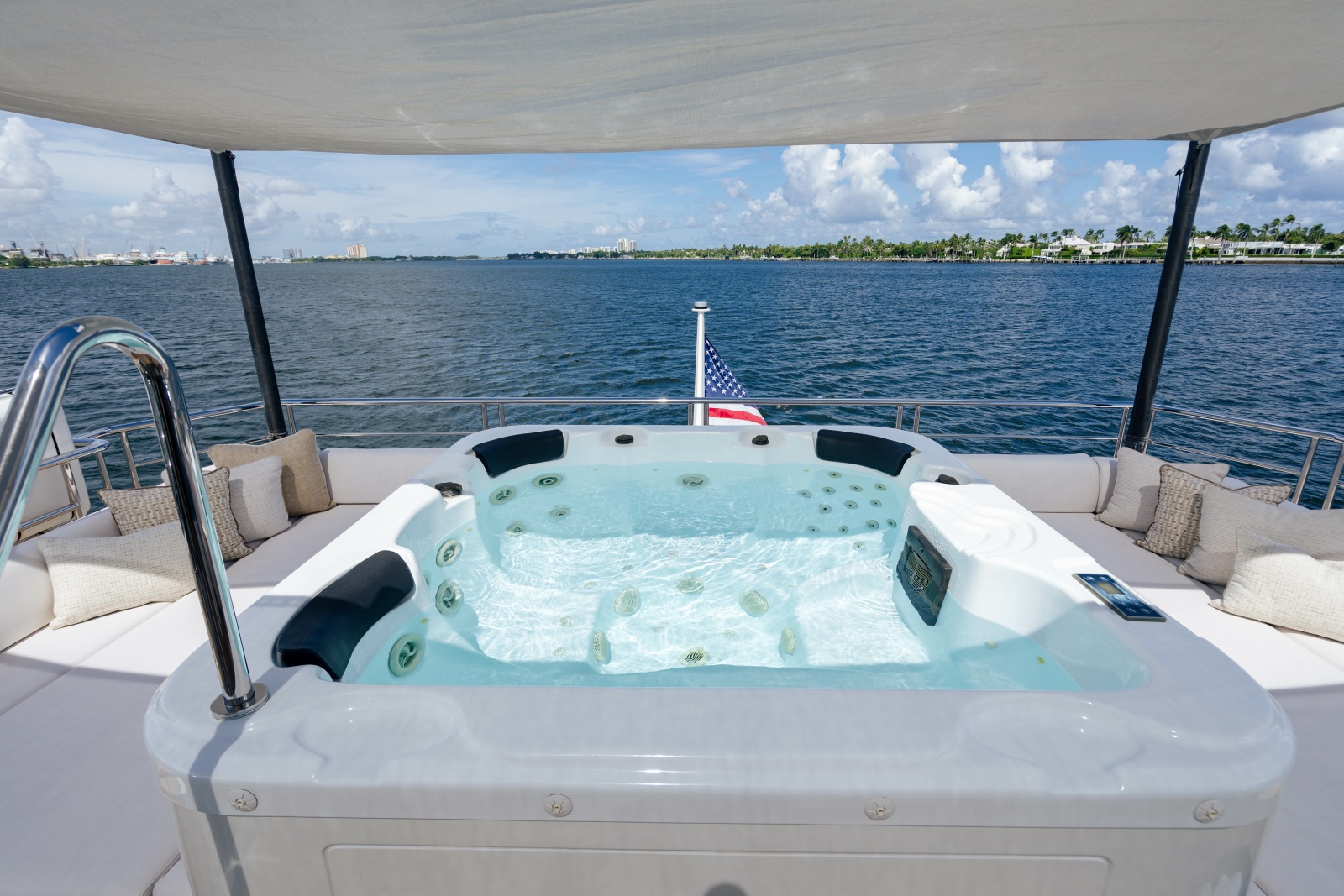 2023 Ocean Alexander 32 Explorer