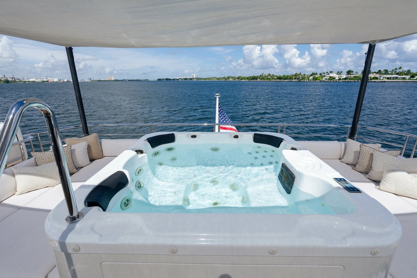 2023 Ocean Alexander 32 Explorer