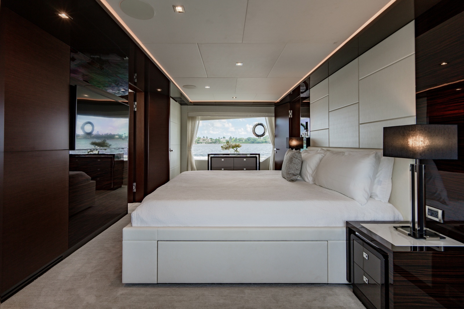2023 Ocean Alexander 32 Explorer