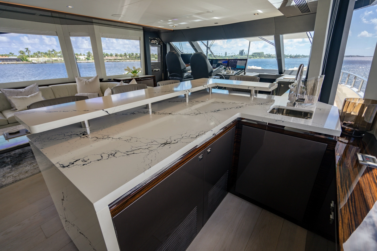 2023 Ocean Alexander 32 Explorer