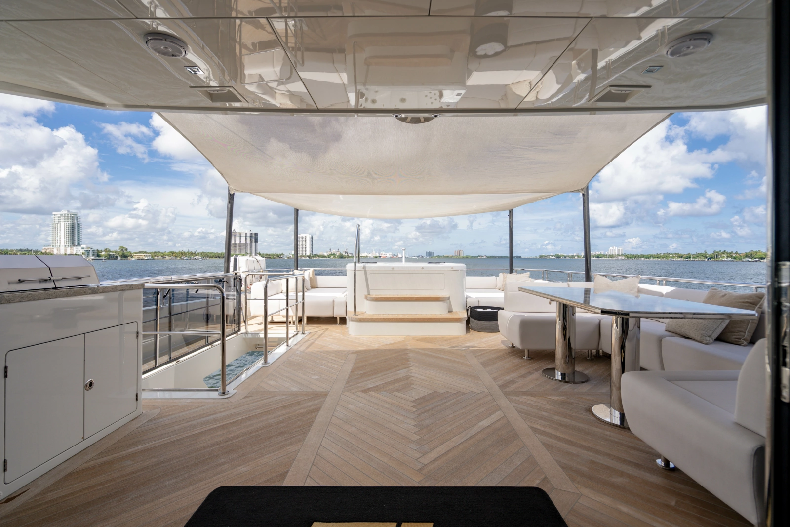 2023 Ocean Alexander 32 Explorer