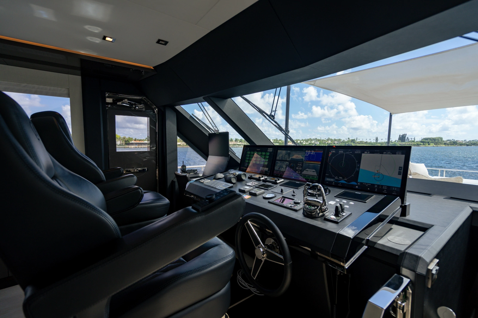 2023 Ocean Alexander 32 Explorer