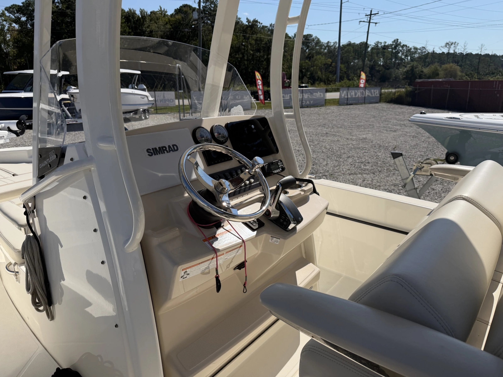 2022 Boston Whaler 220 Dauntless