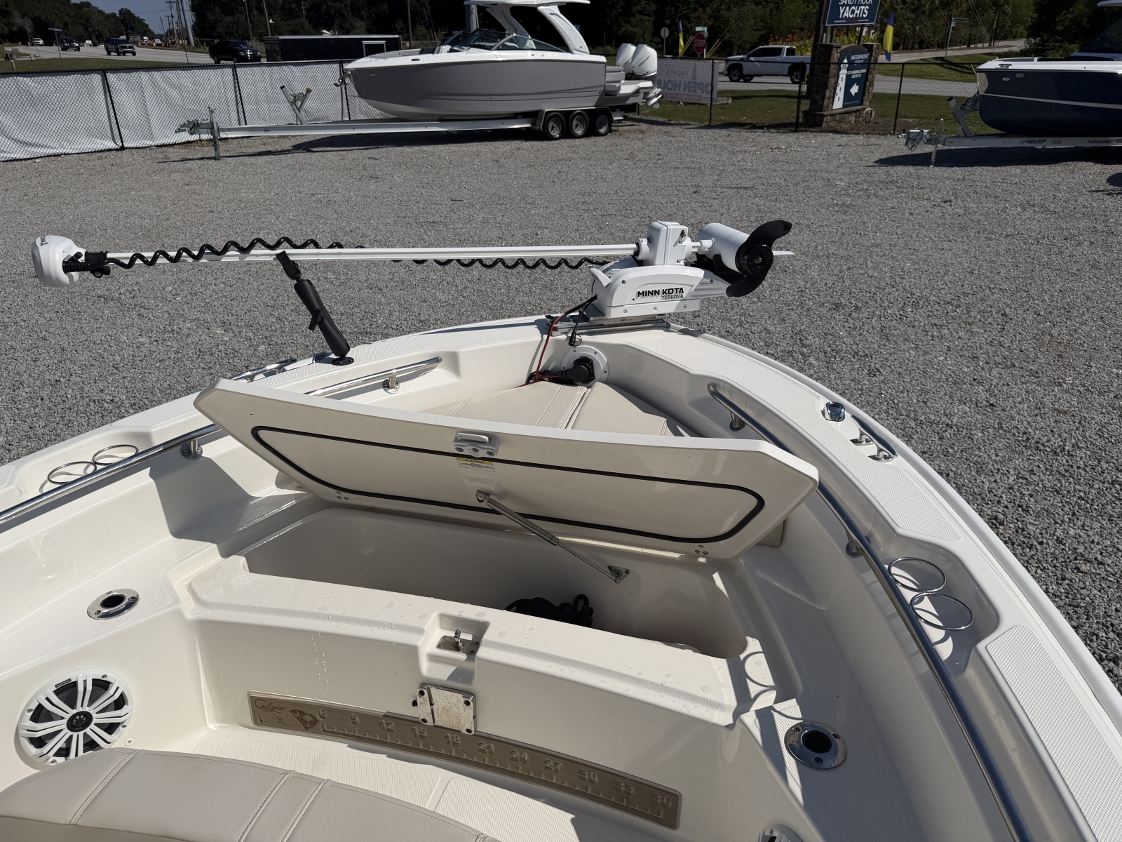 2022 Boston Whaler 220 Dauntless