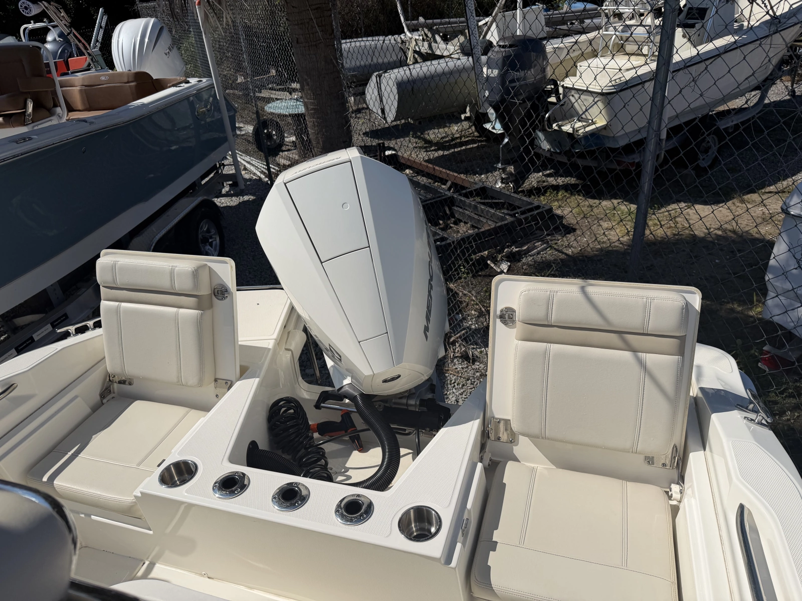 2022 Boston Whaler 220 Dauntless