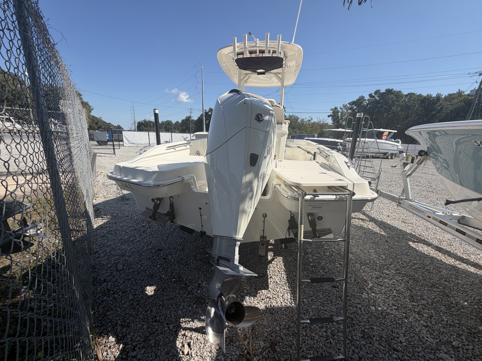 2022 Boston Whaler 220 Dauntless