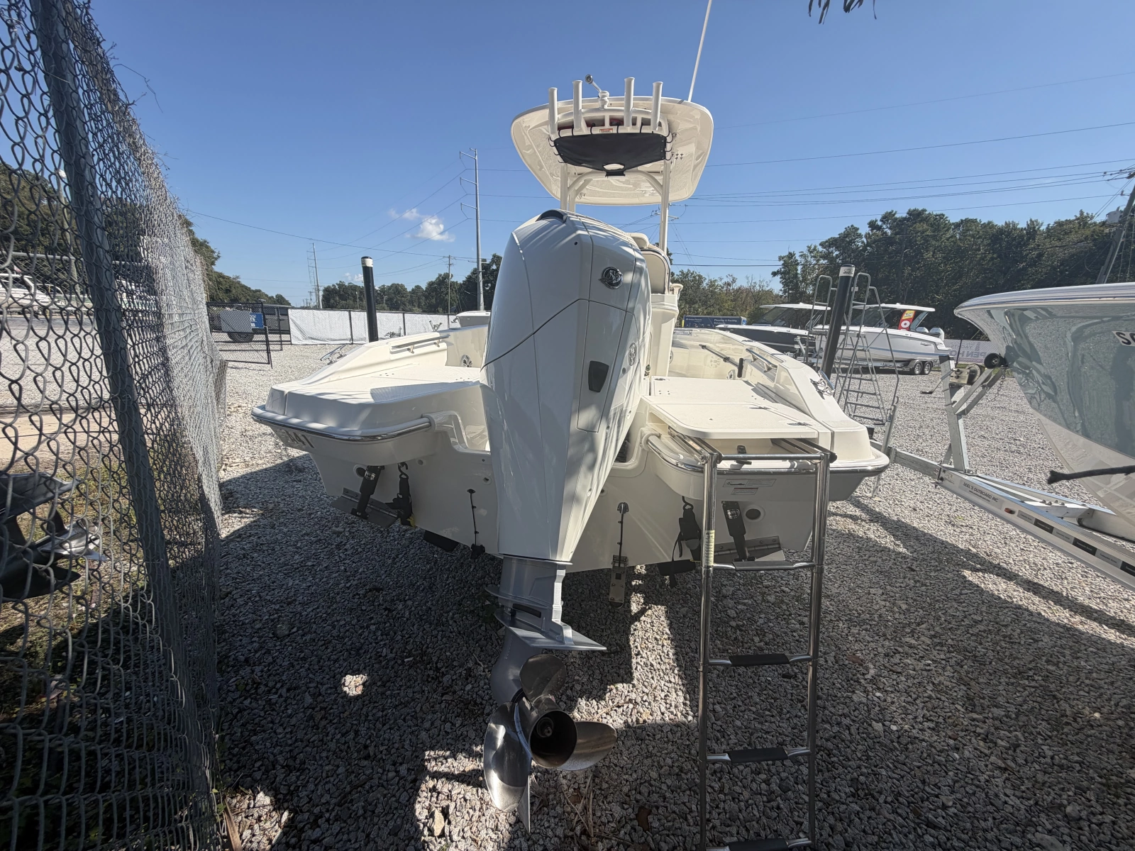 2022 Boston Whaler 220 Dauntless
