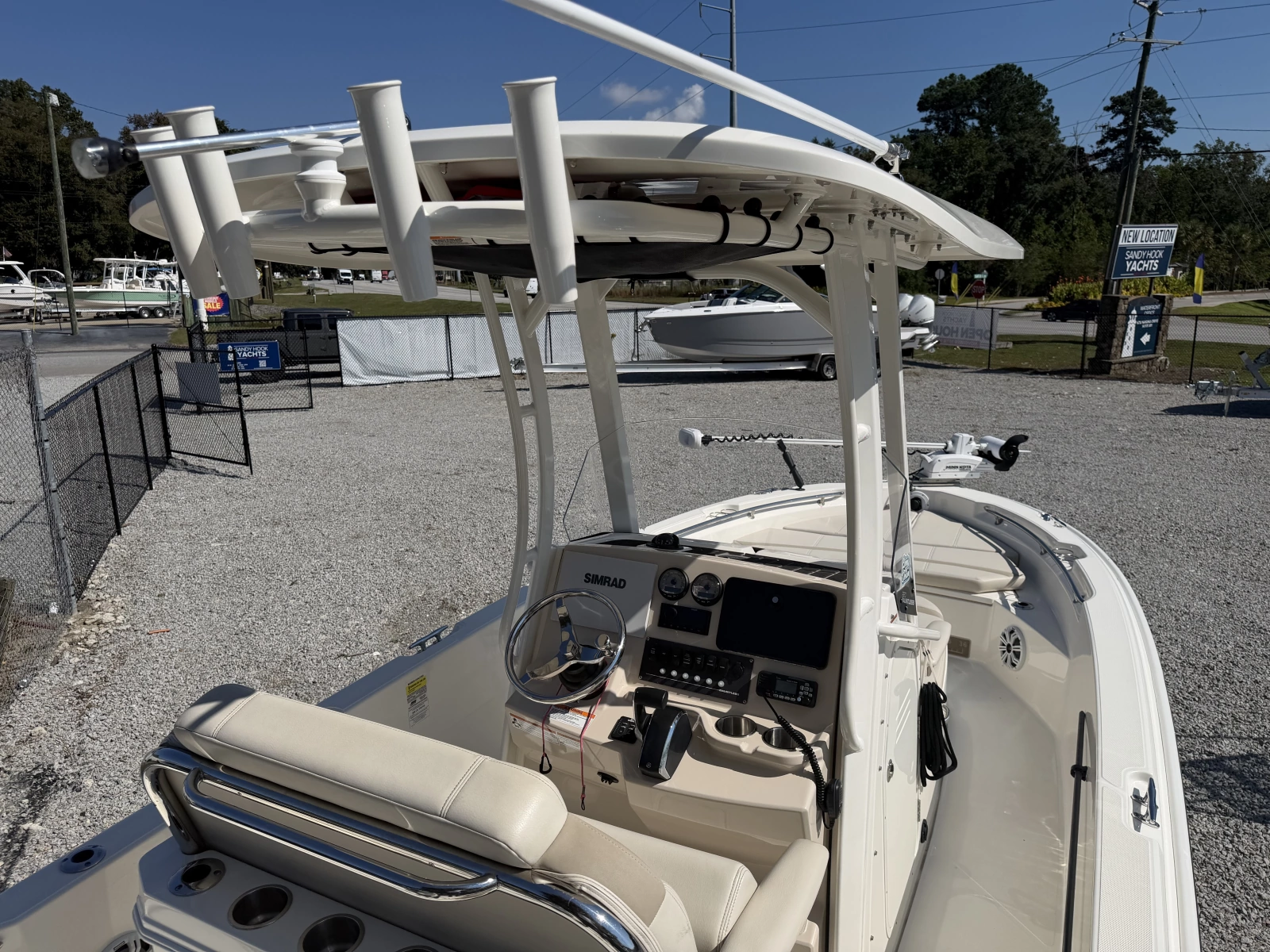 2022 Boston Whaler 220 Dauntless