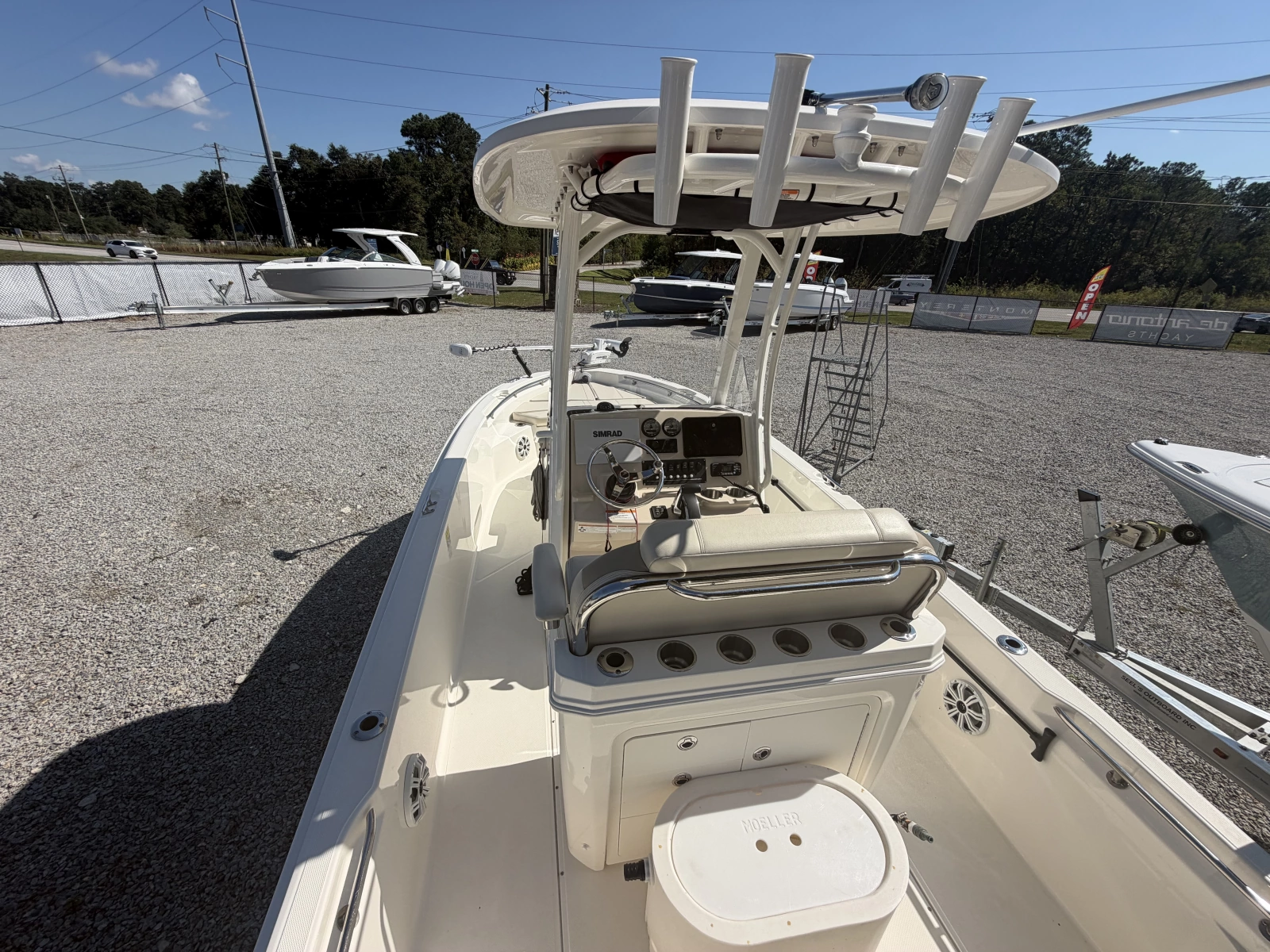 2022 Boston Whaler 220 Dauntless