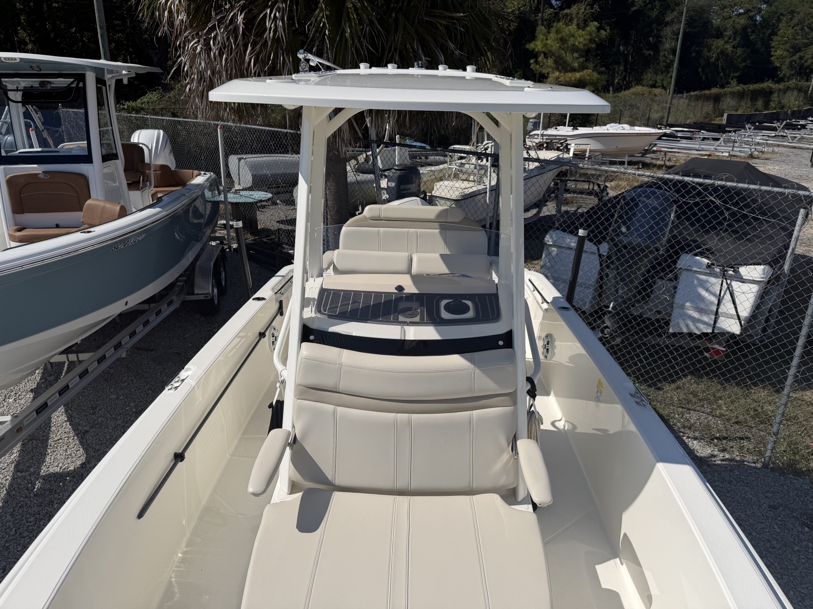 2022 Boston Whaler 220 Dauntless