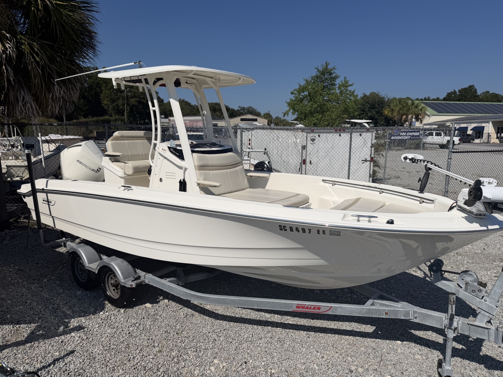 2022 Boston Whaler 220 Dauntless
