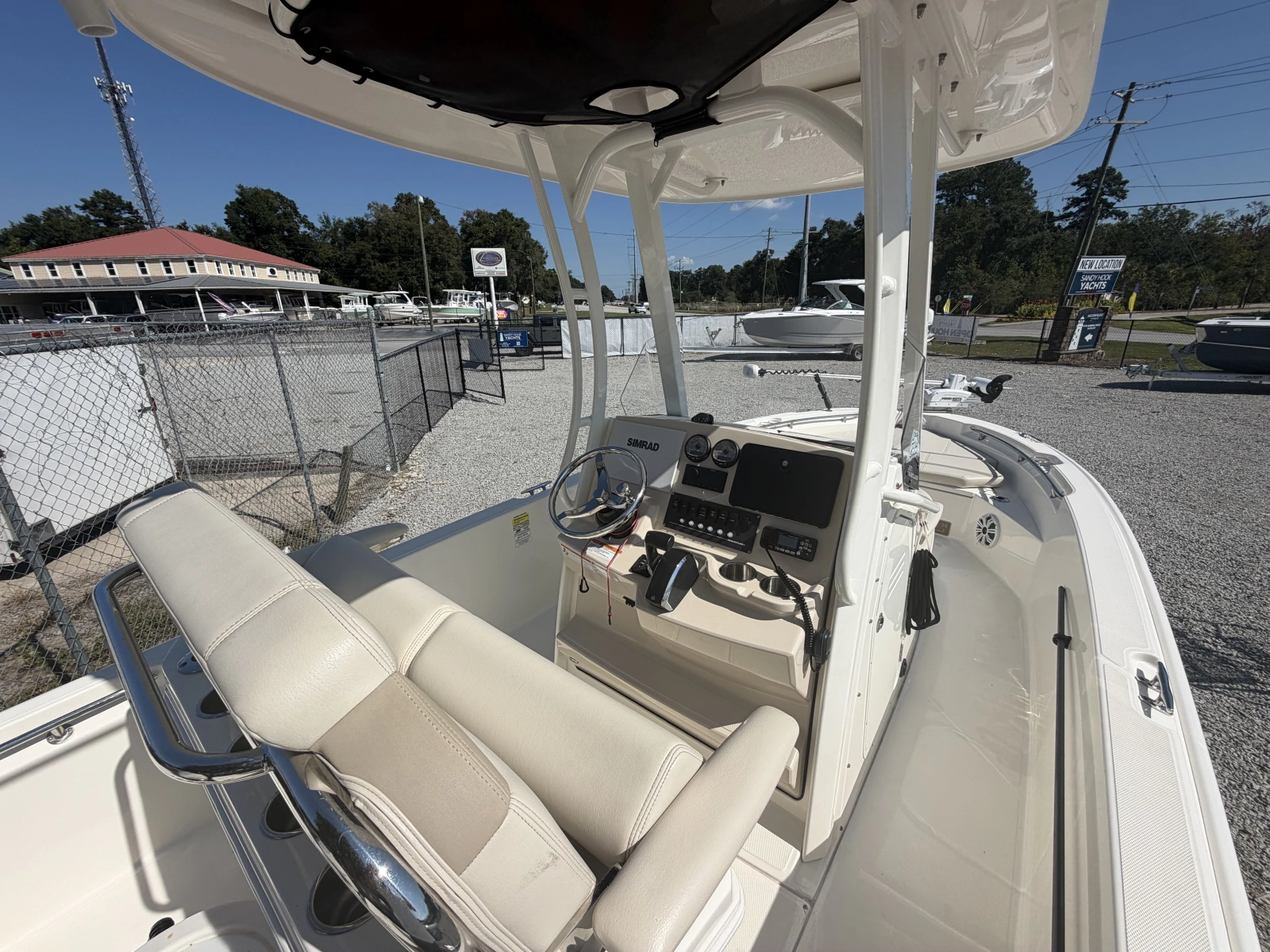 2022 Boston Whaler 220 Dauntless