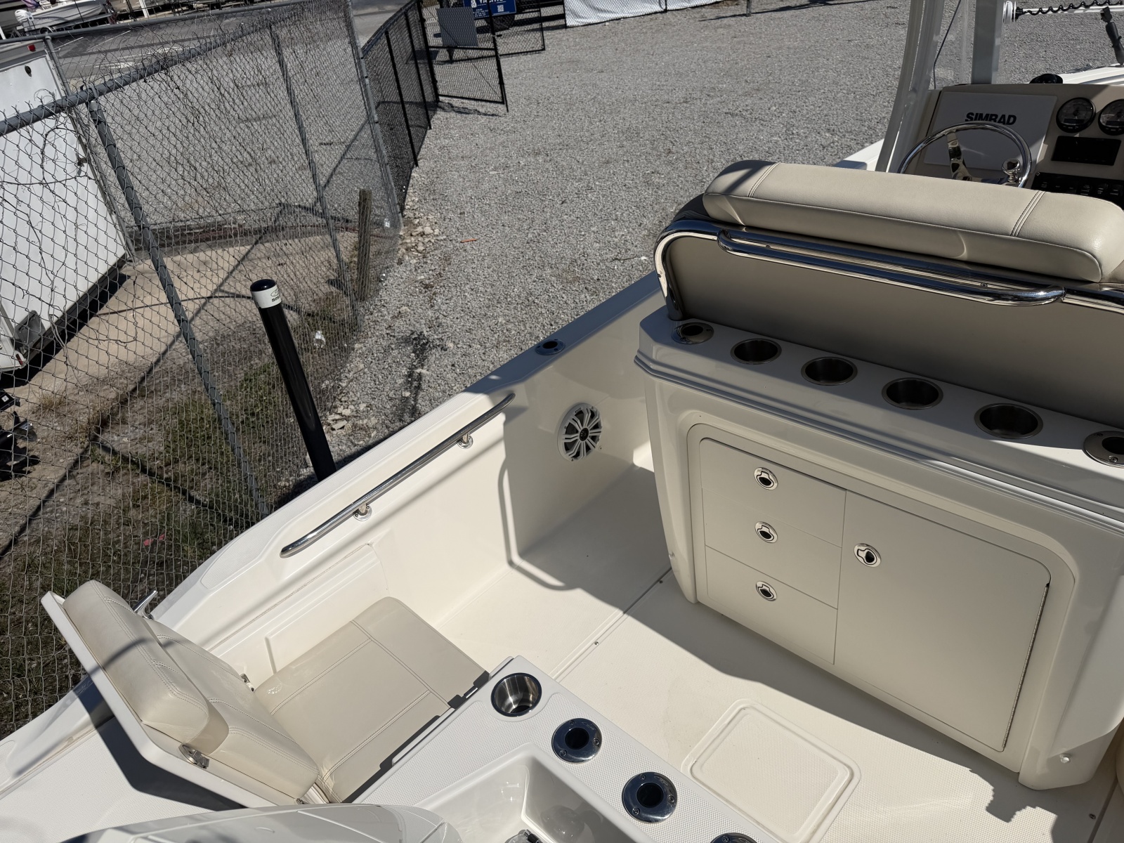 2022 Boston Whaler 220 Dauntless