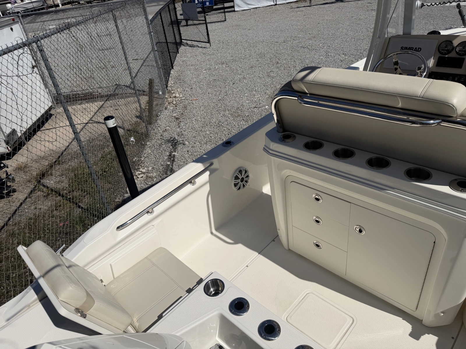 2022 Boston Whaler 220 Dauntless