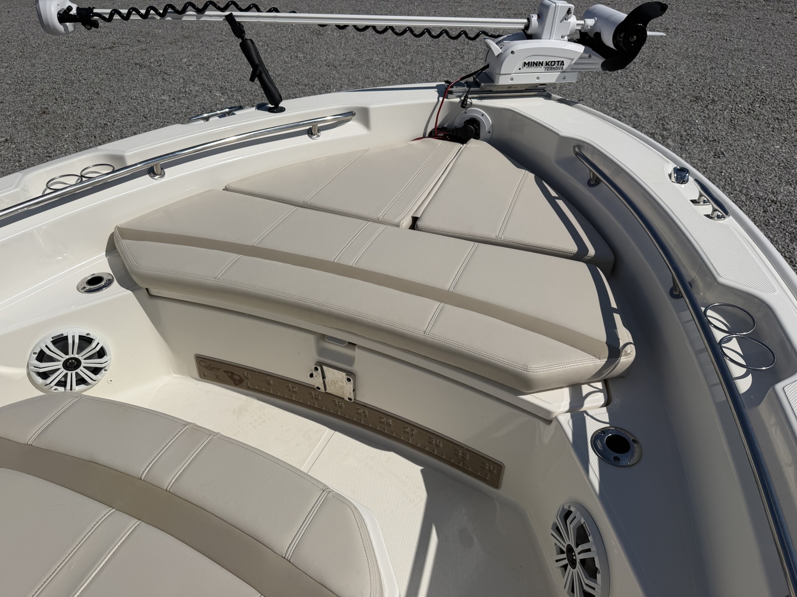 2022 Boston Whaler 220 Dauntless