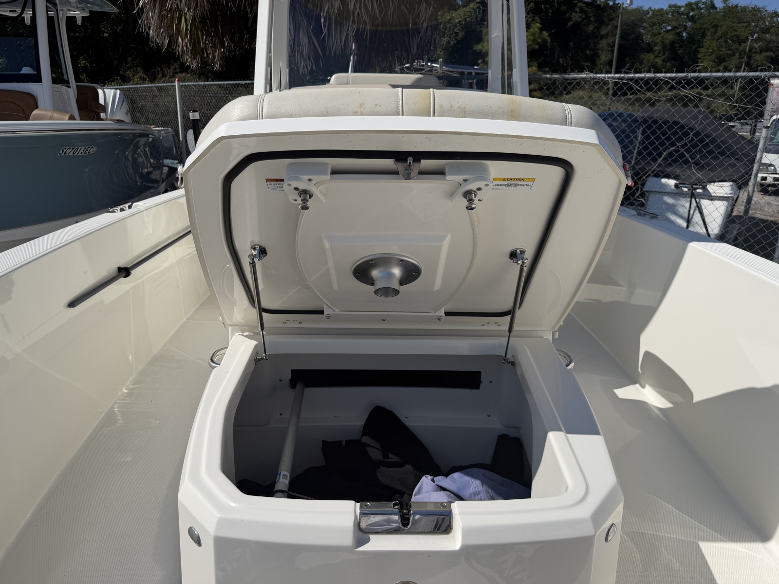 2022 Boston Whaler 220 Dauntless
