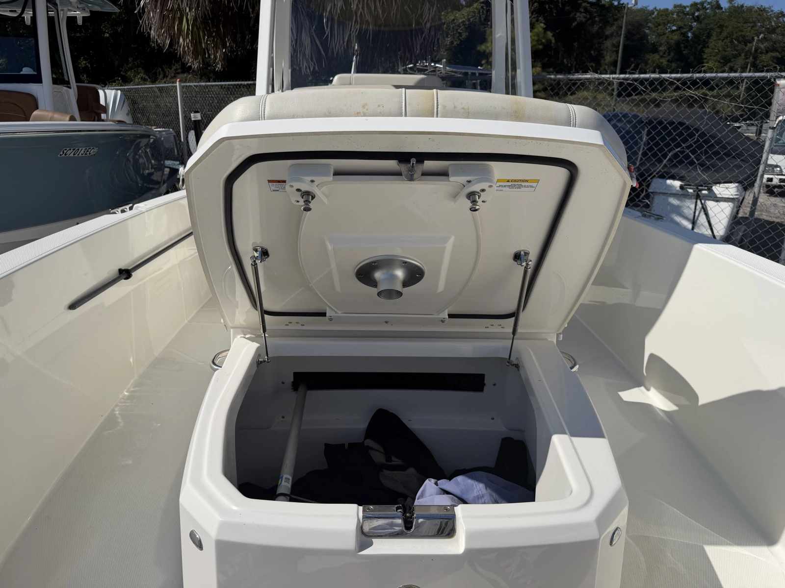 2022 Boston Whaler 220 Dauntless