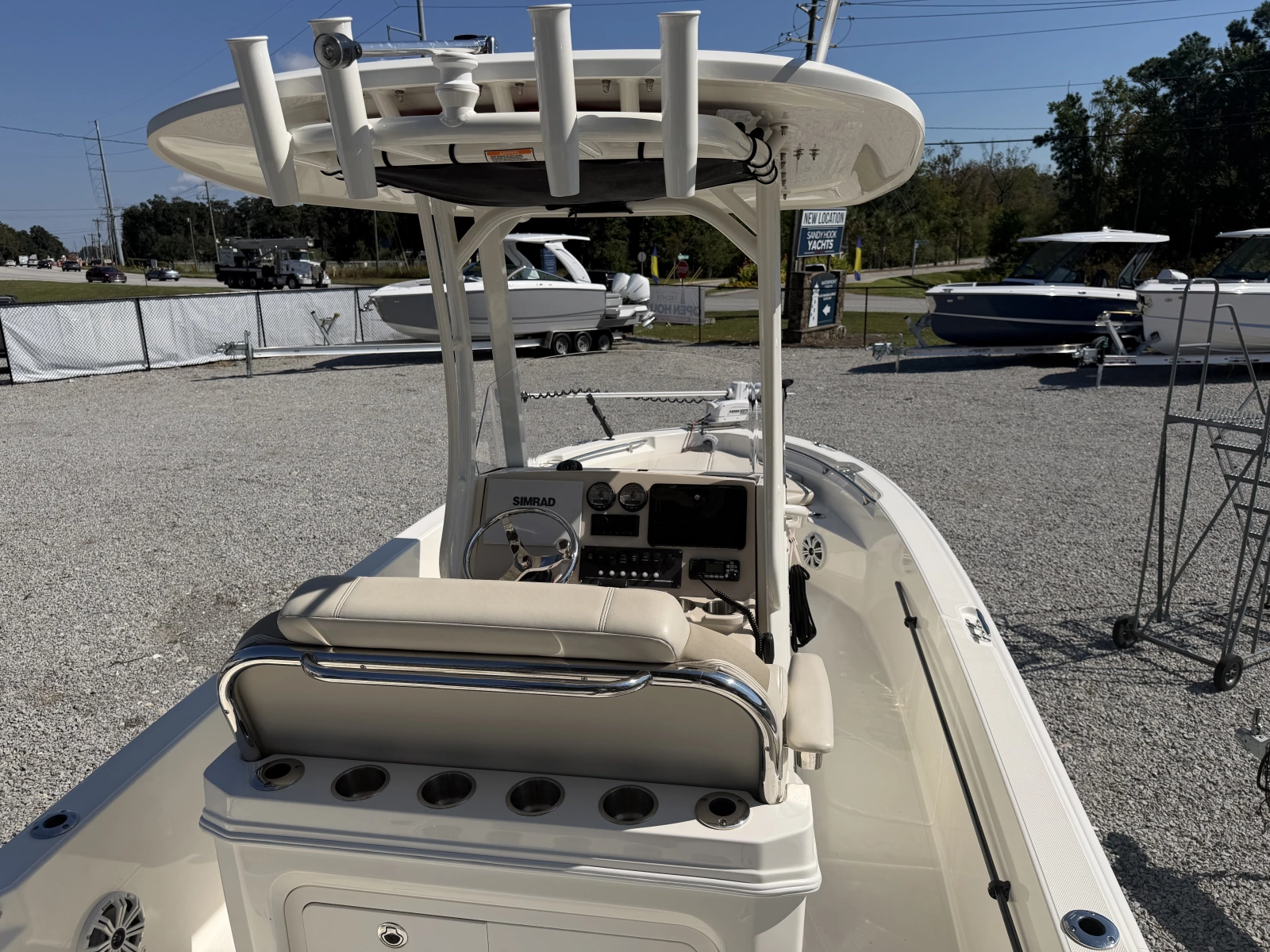 2022 Boston Whaler 220 Dauntless