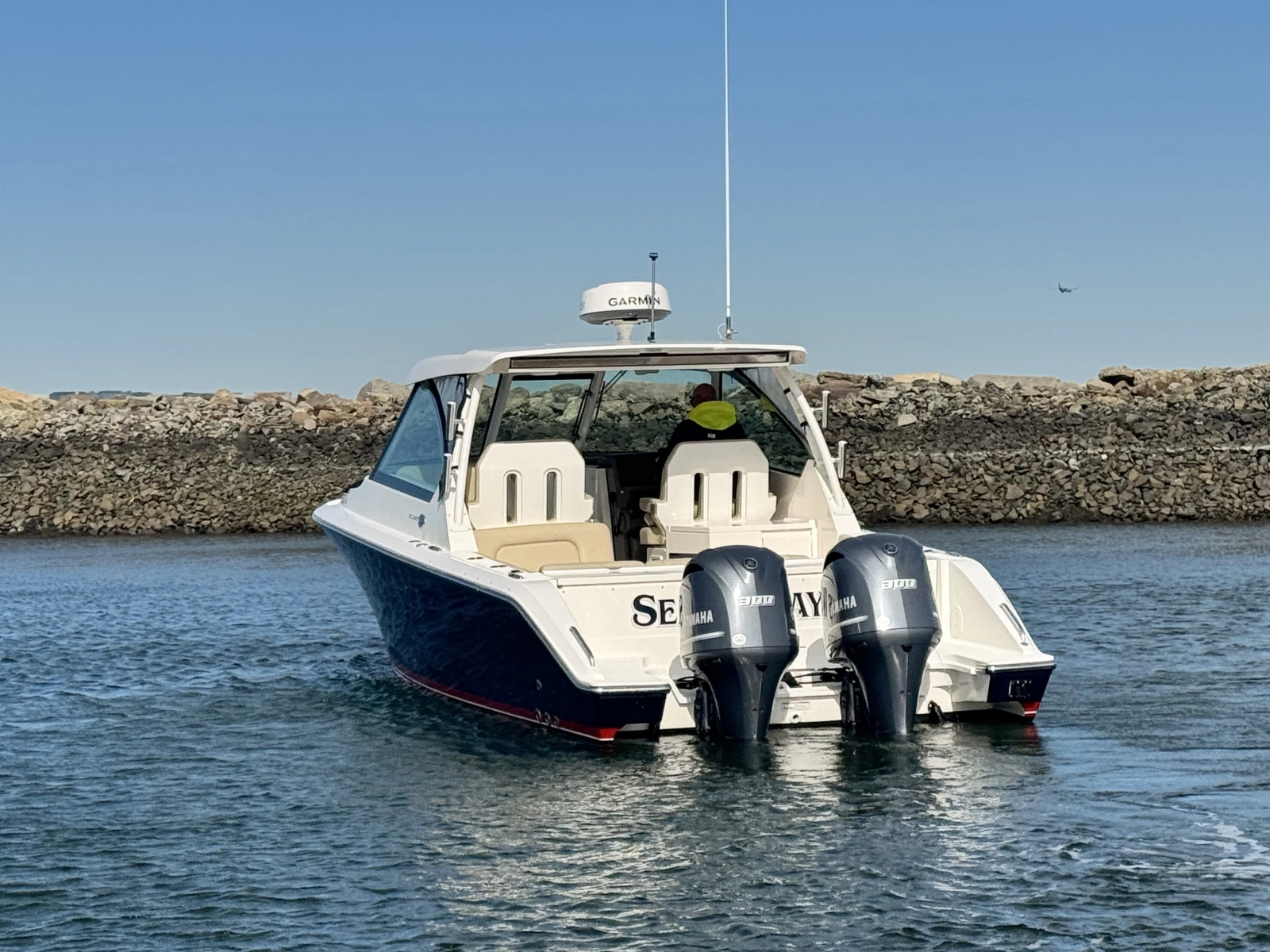 2016 Pursuit 325 DC