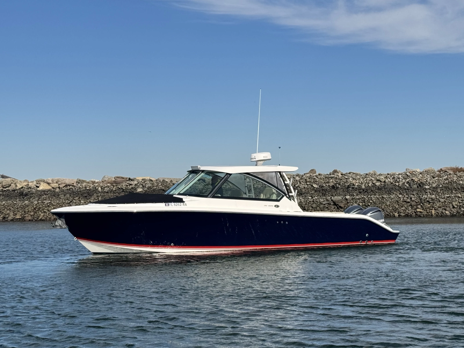 2016 Pursuit 325 DC