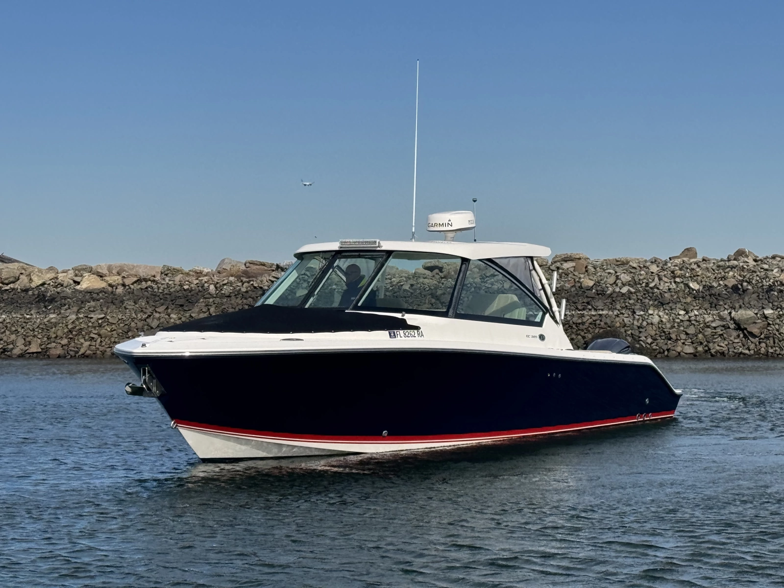 2016 Pursuit 325 DC