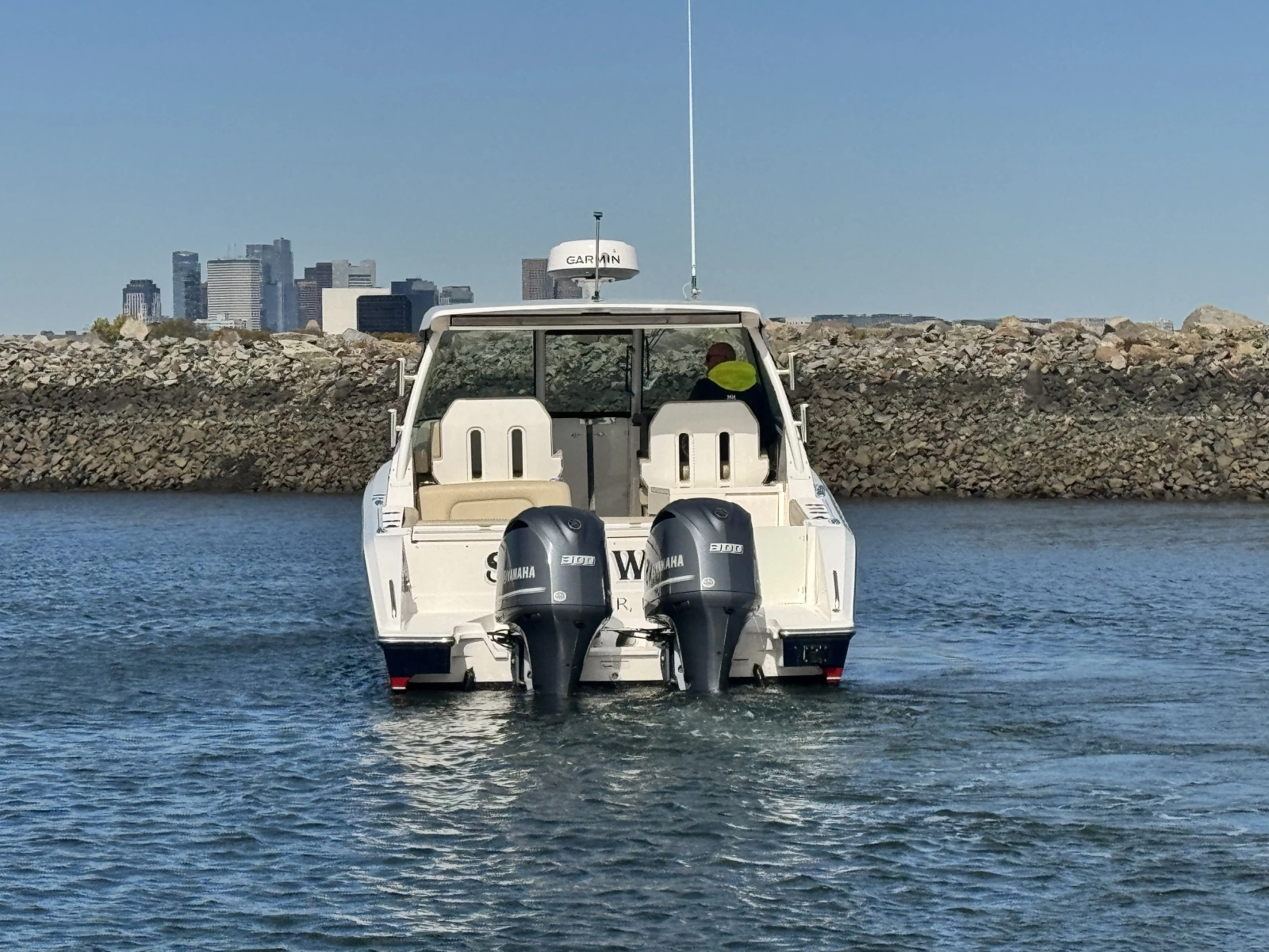 2016 Pursuit 325 DC
