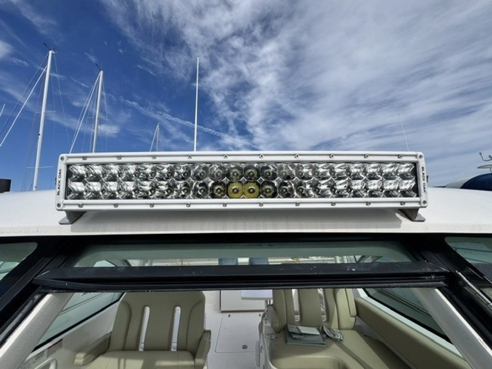 2016 Pursuit 325 DC