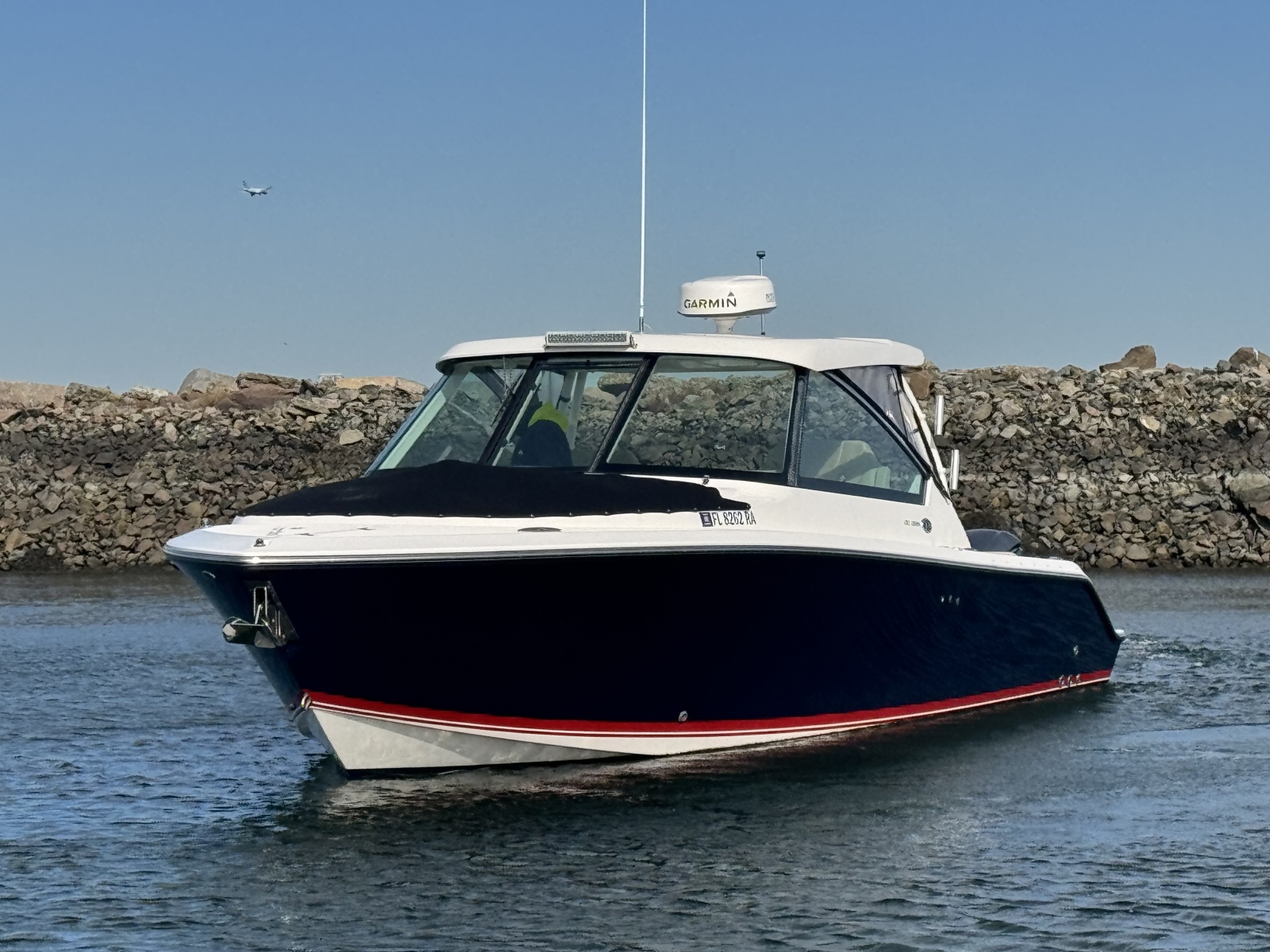 2016 Pursuit 325 DC