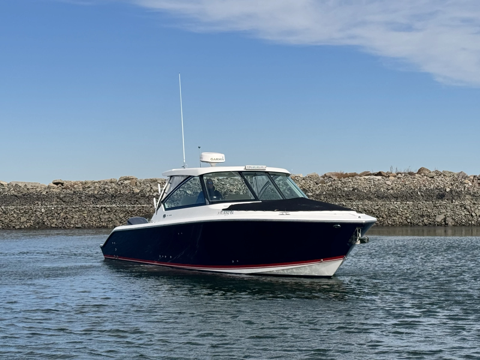 2016 Pursuit 325 DC