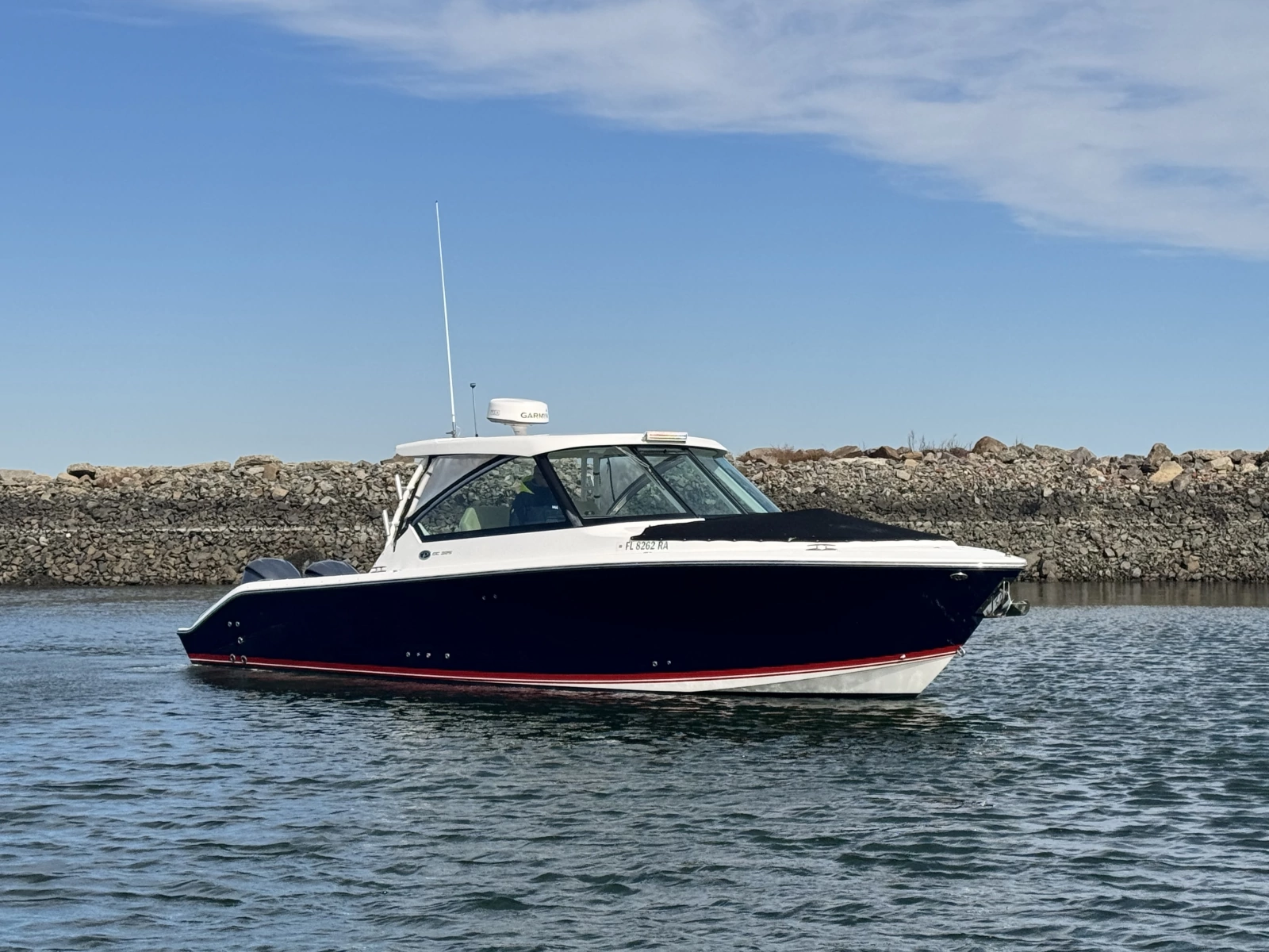 2016 Pursuit 325 DC