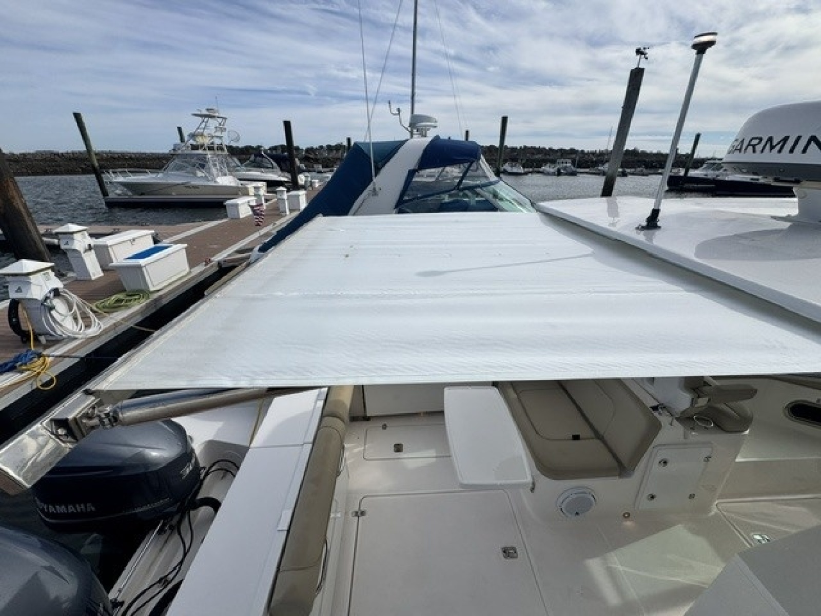 2016 Pursuit 325 DC