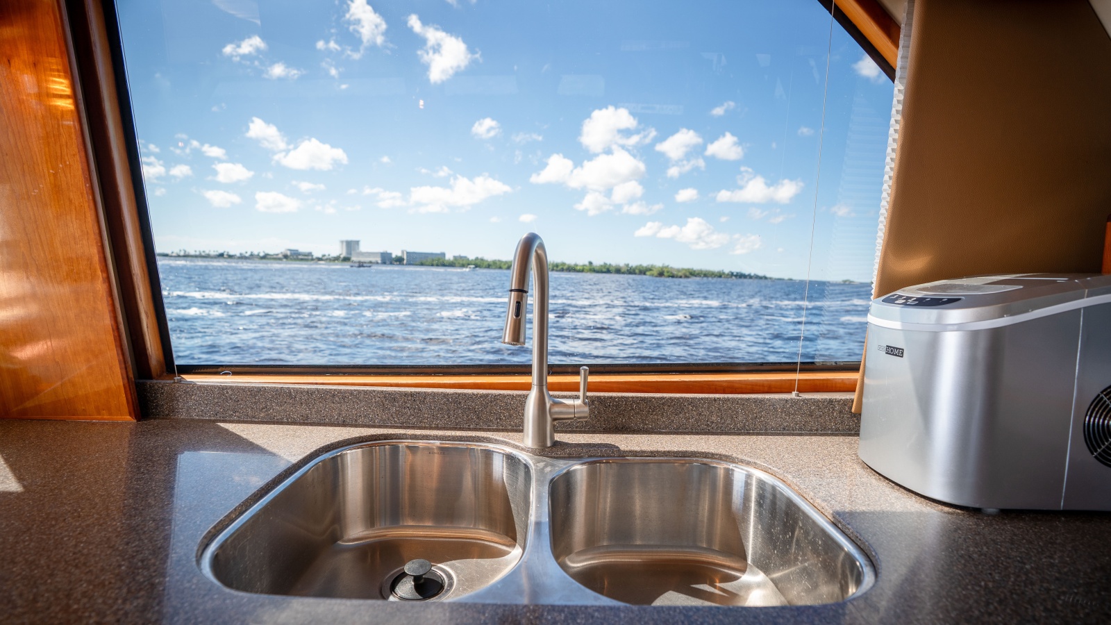 2008 Navigator 5100 Motor Yacht — BEAUCOUP