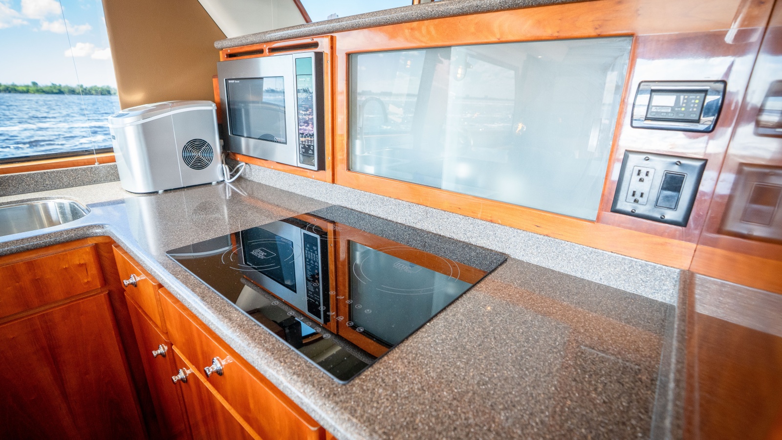 2008 Navigator 5100 Motor Yacht — BEAUCOUP