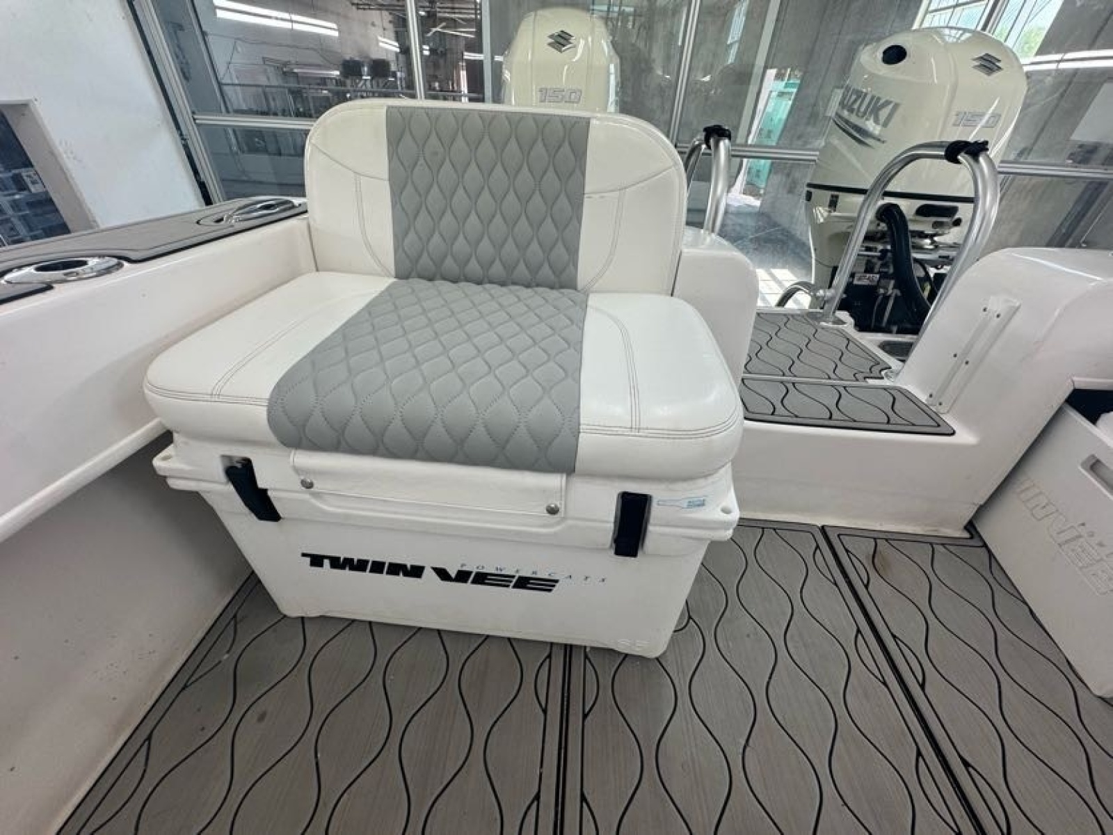 2020 Twin Vee 26 Viva SE
