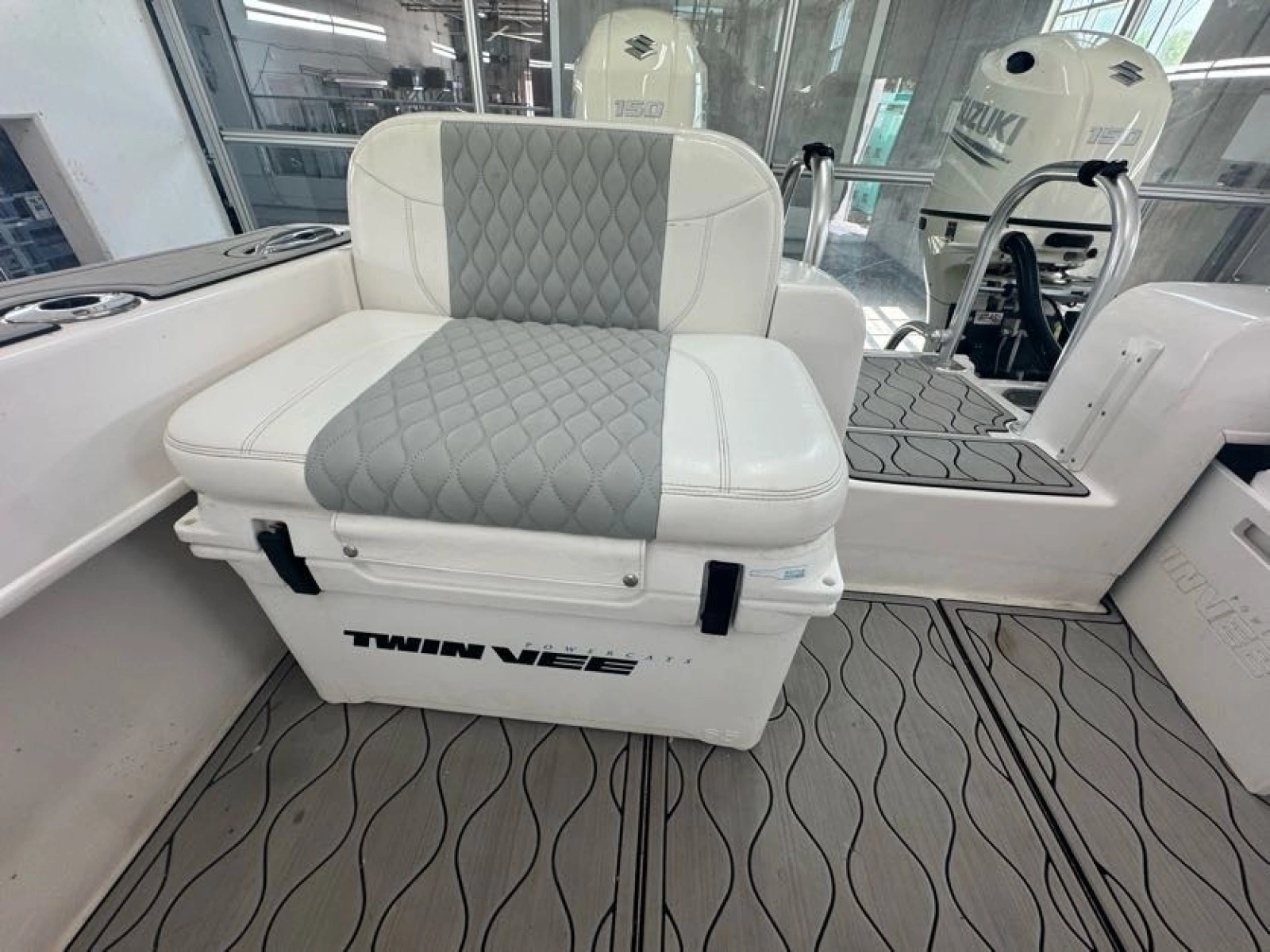 2020 Twin Vee 26 Viva SE