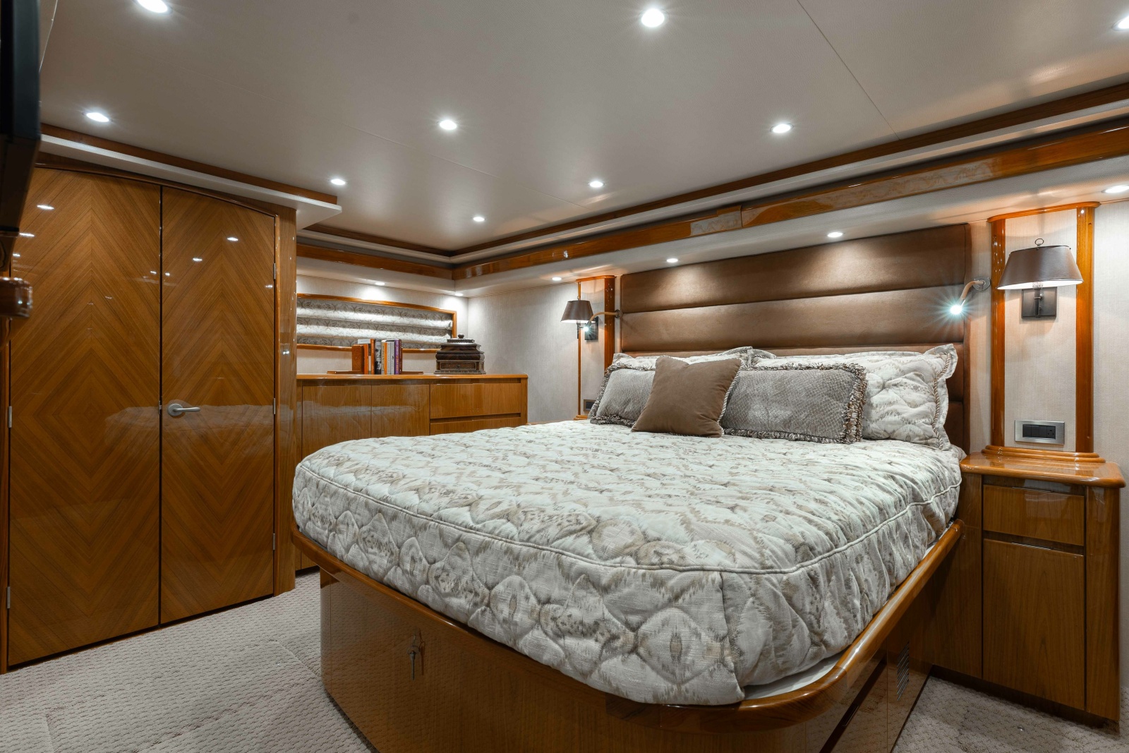 2012 Viking 76 Enclosed Bridge