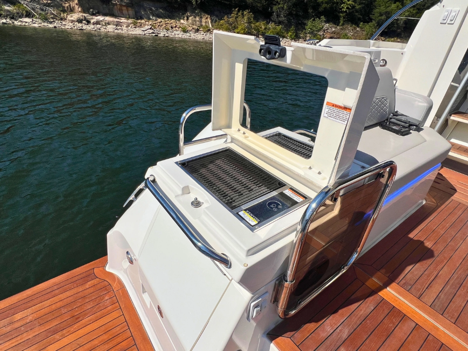 2018 Sea Ray FLY 520