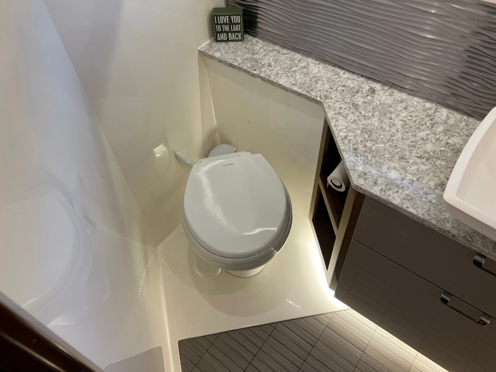 2018 Sea Ray FLY 520