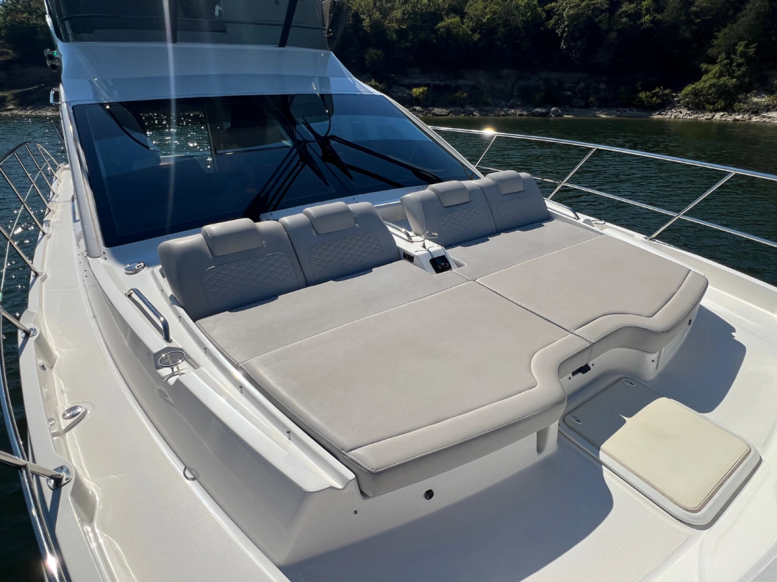 2018 Sea Ray FLY 520
