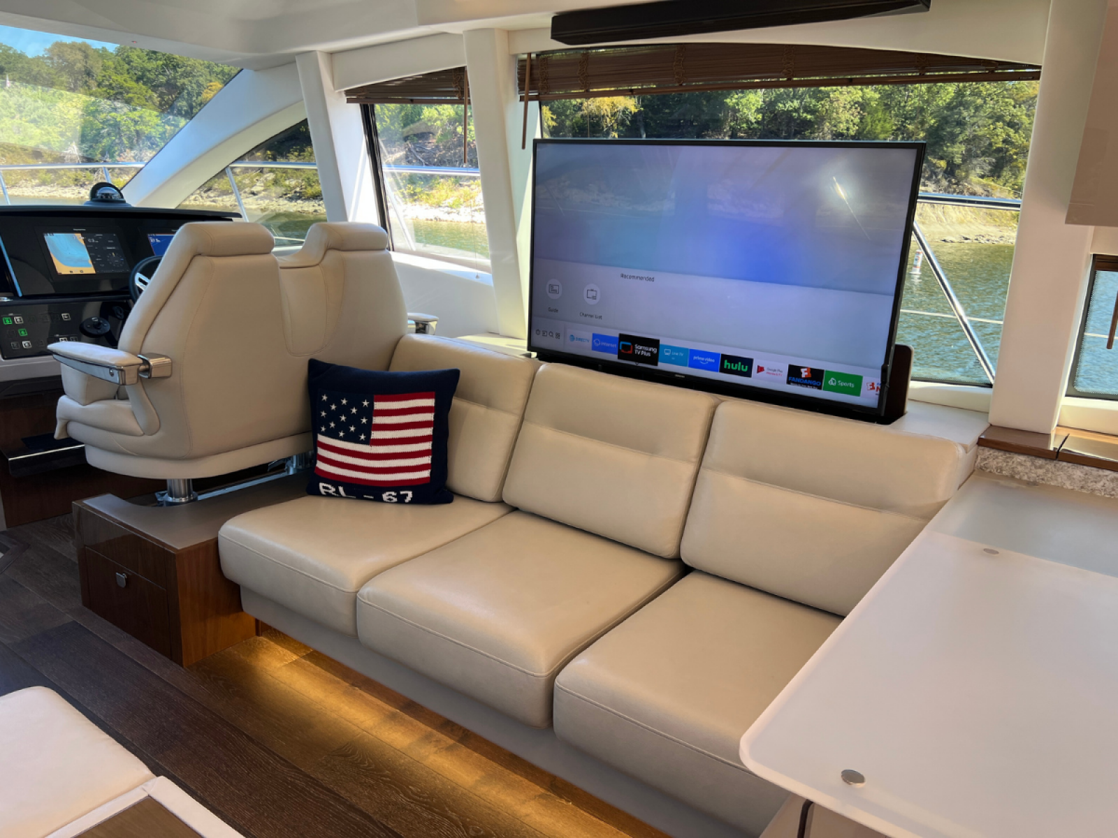 2018 Sea Ray FLY 520