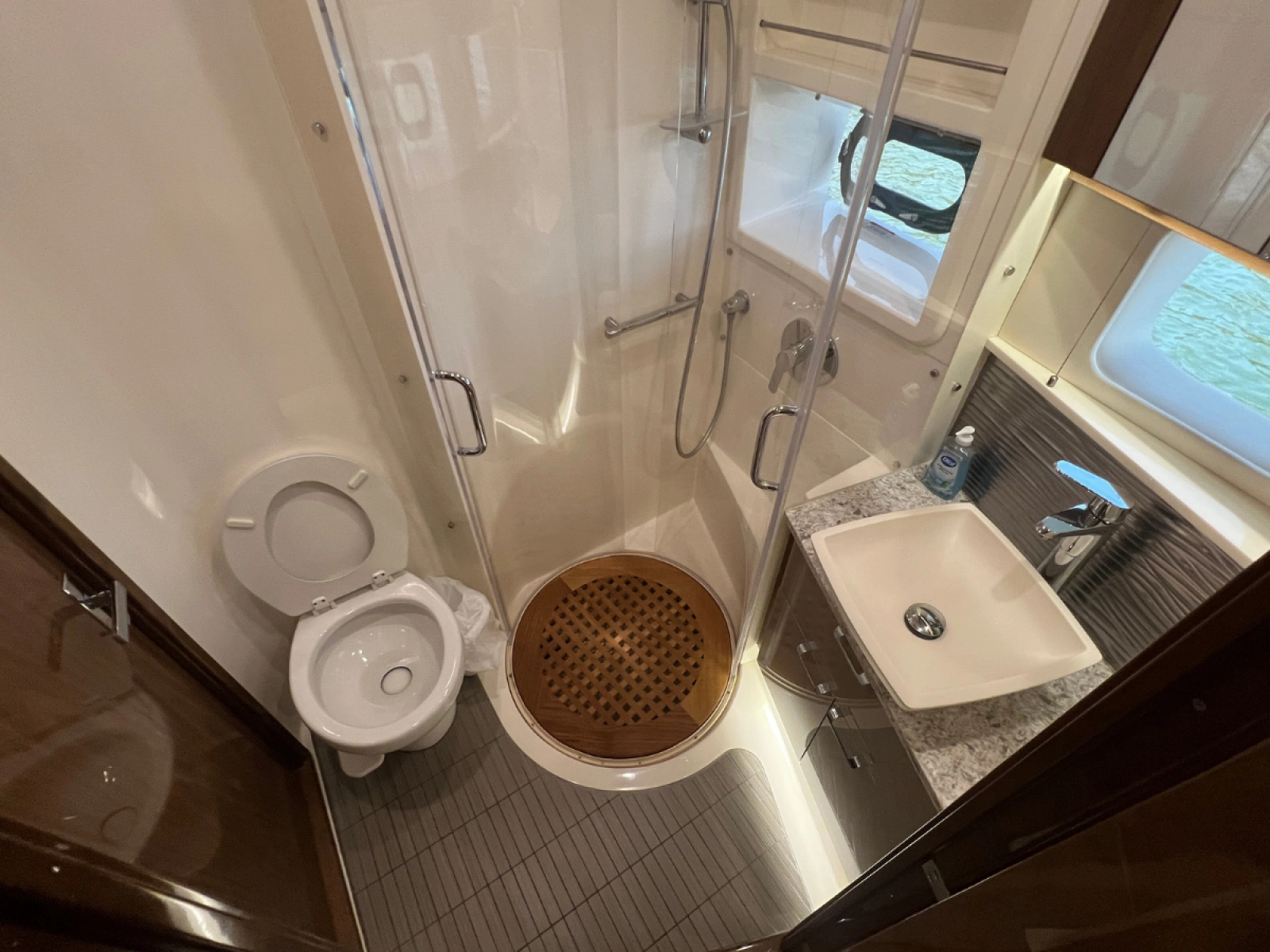 2018 Sea Ray FLY 520