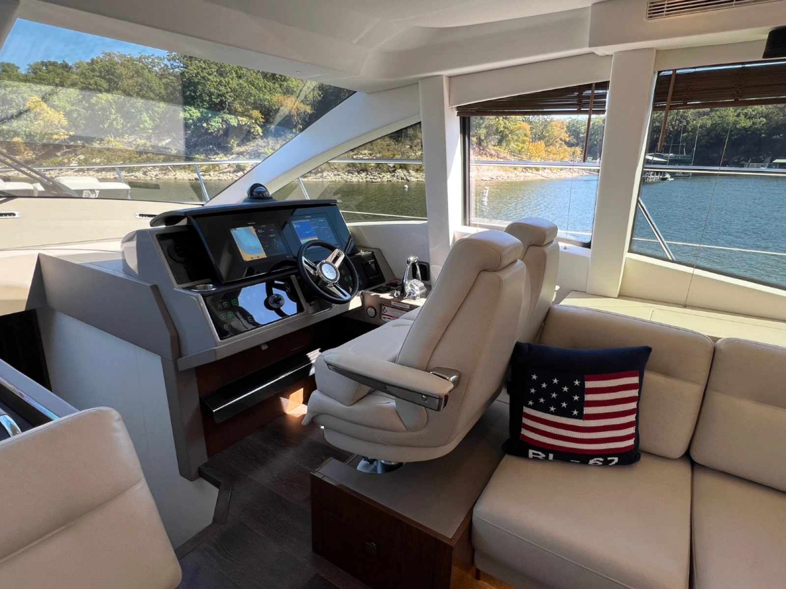 2018 Sea Ray FLY 520