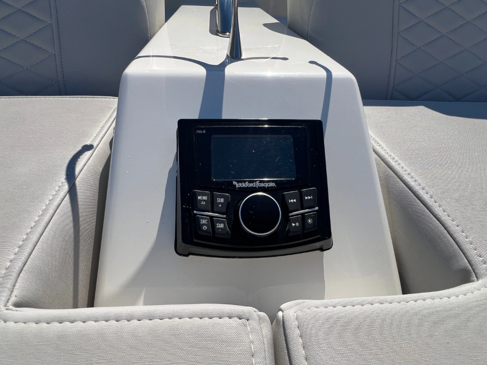 2018 Sea Ray FLY 520